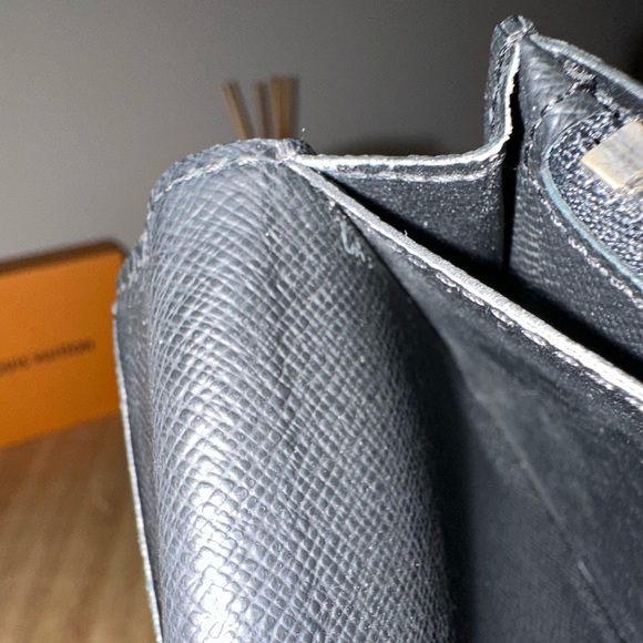 Men’s Louis Vuitton Brazza Wallet - Epi Black - Picture 6 of 6